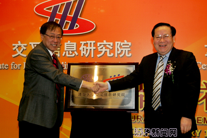 //news.gqwm8.org/pic/2011/01/17/jiepai.jpg